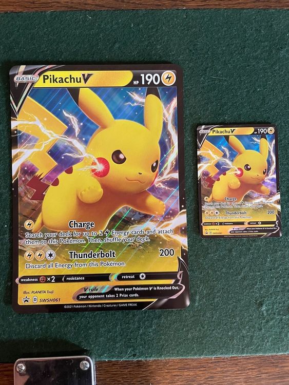 Carte Pokémon Pikachu V SWSH061 Holographique Brillante - Carte Rare à Collectionner, édition 2020
