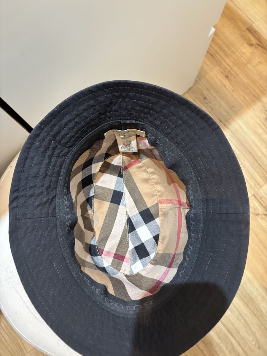 Burberry Copricapi, berretti & cappellini: Burberry Bucket Had / Regenhut – Usato da Höri venduto da Celine.11 1
