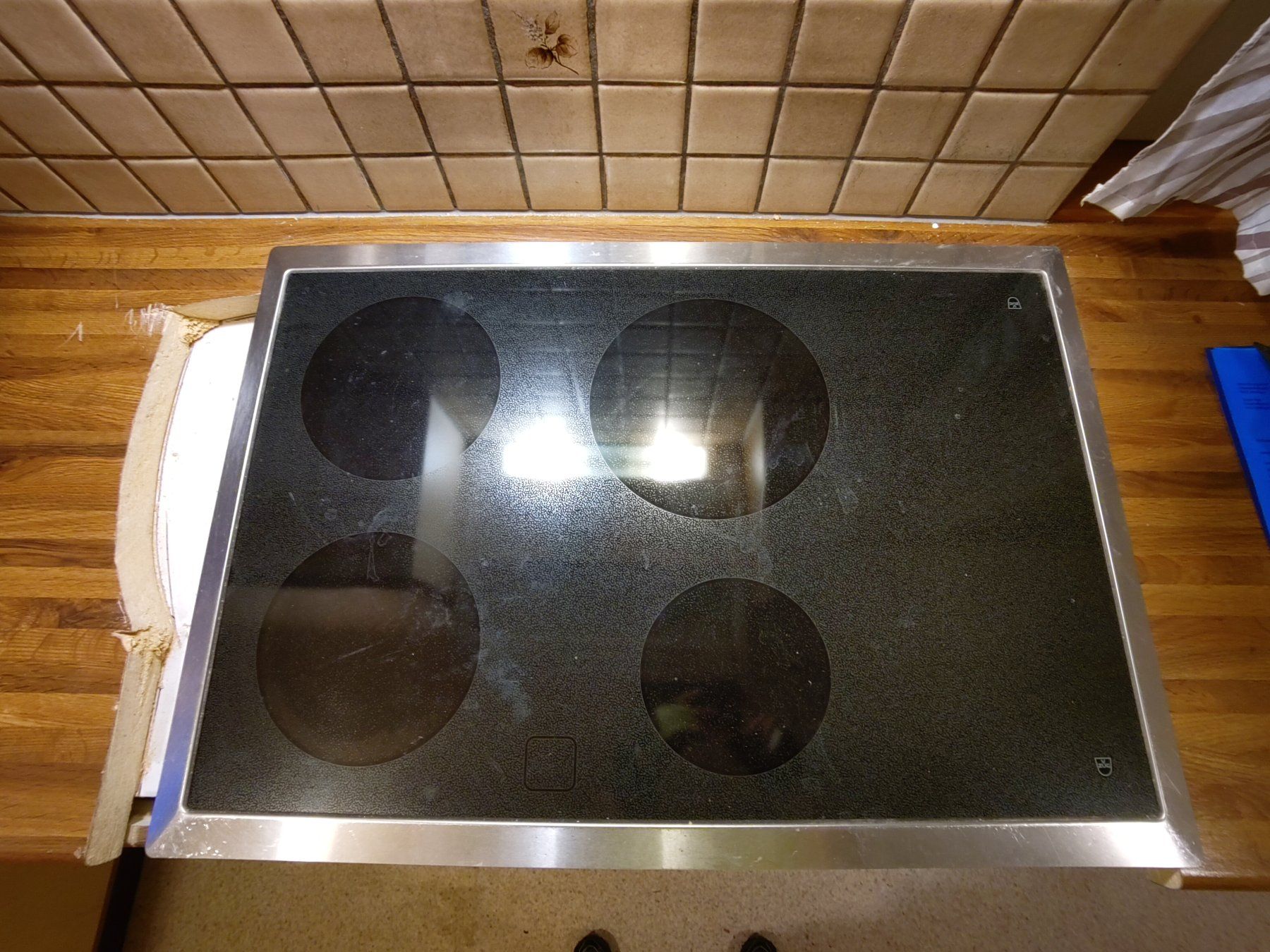 V-Zug Cucine: V-Zug Backofen, Kochfeld und Abzug – Usato da Wettingen venduto da Nirula33 1