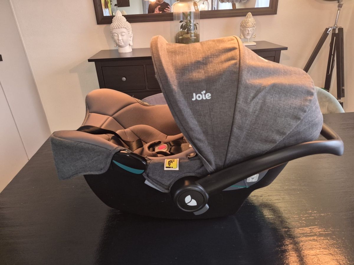 Joie Auto-Kindersitze: Joie I- Snug 2 Kindersitz mit Isofixstation – Gebraucht aus Vordemwald von ste_g86z