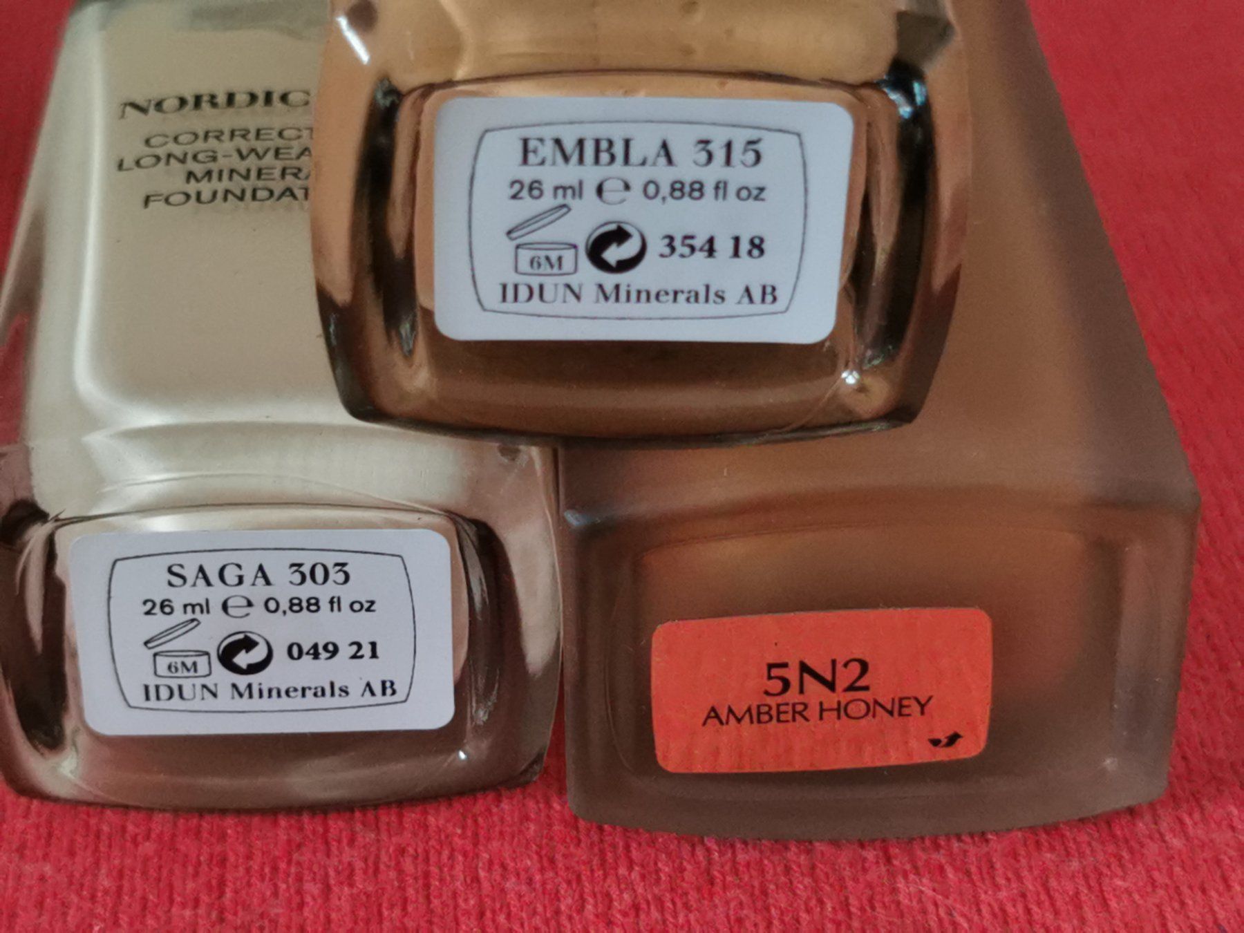 Clarins Make-up: Hochwertige Foundation-Cremes, 6 Stück – Gebraucht aus Schlieren von vlalif 6