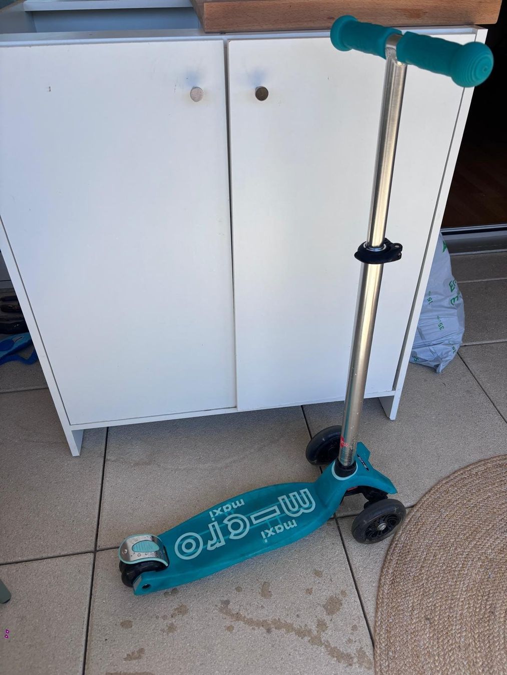 Micro Fahrzeuge für Kinder: Trottinette Micro Maxi - idéale pour les enfants! – Gebraucht aus Pully von David_Corradini