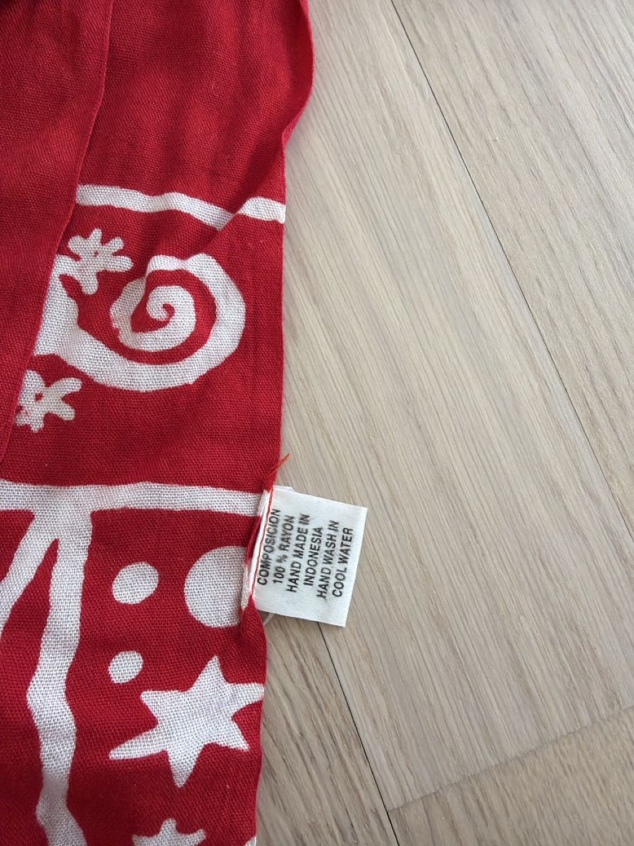 Foulards & écharpes: Roter Sarong mit Gecko Muster, 100% Rayon – D'occasion à Au ZH par eac_gm25 1