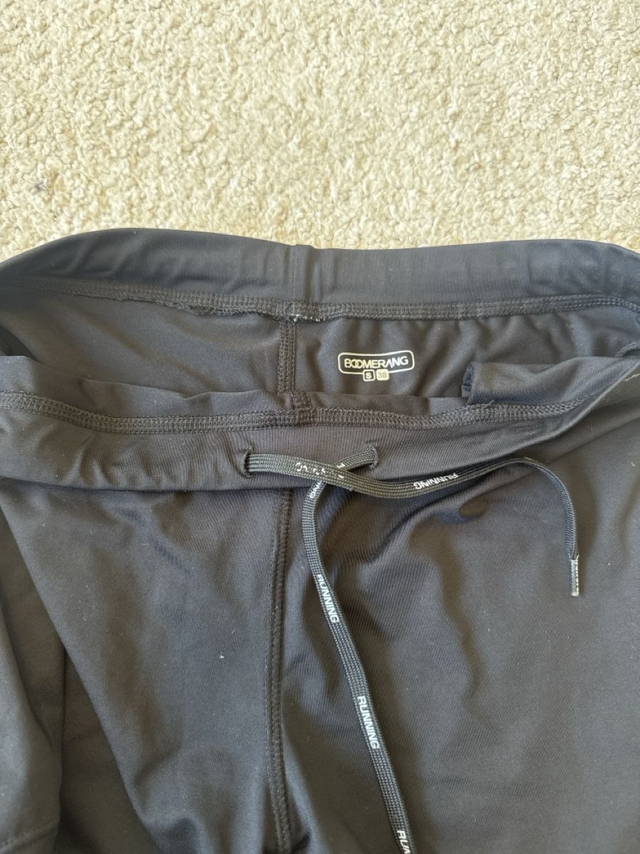 Hosen: Schwarze kurze Sporthose – Gebraucht aus St. Niklausen LU von car_2562 2