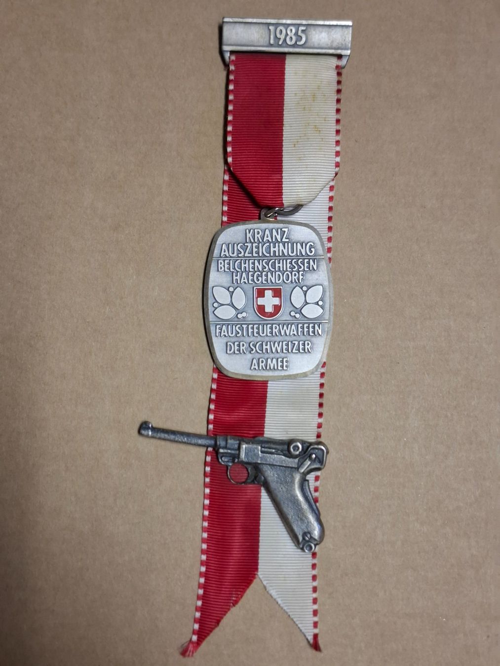 Medaglie: Pistole Schweizer Armee (B700) – Difettoso da Schwanden GL venduto da Suvorov 4