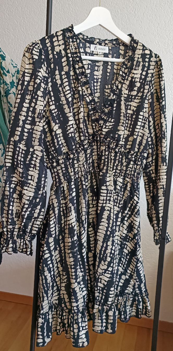 Vestiti: Robe Kilky noire et beige taille M – Nuovo (secondo la descrizione) da Chermignon-Bas venduto da deb_vme