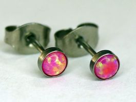 Ohrsteker aus Titanium mit Opal