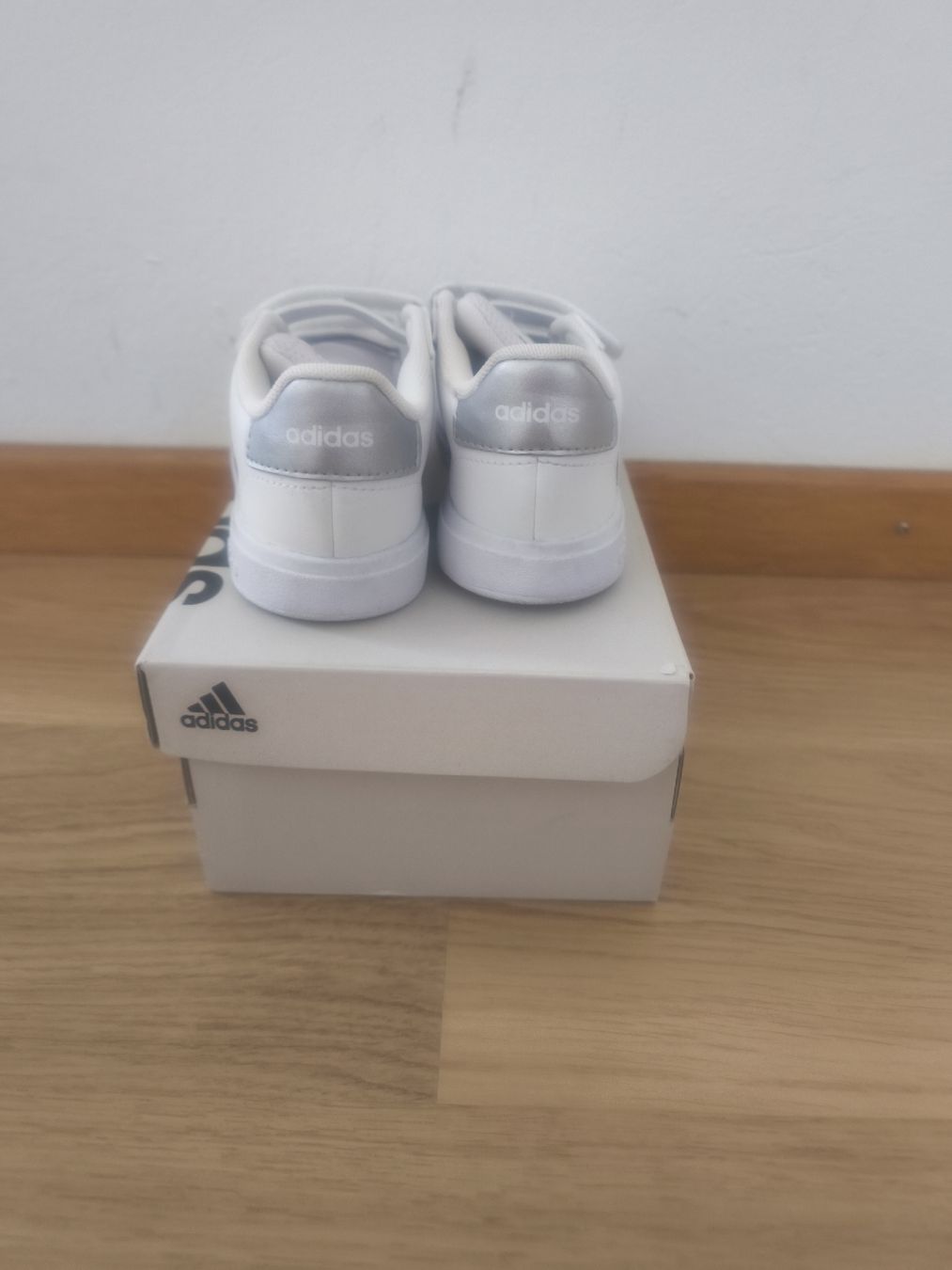 Adidas Scarpe per ragazzi: Adidas Kinder Gr 27 – Usato da Murten venduto da pla_j9qh 3
