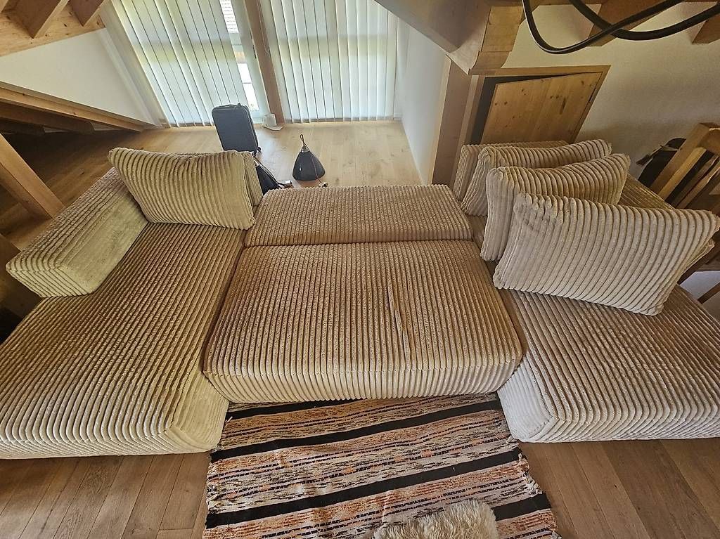 Divani: Grosse Wohnlandschaft Breitcord beige | mit Schlaffunktion – Usato da Glattbrugg venduto da Yu-Gi-Oh_Sale 3