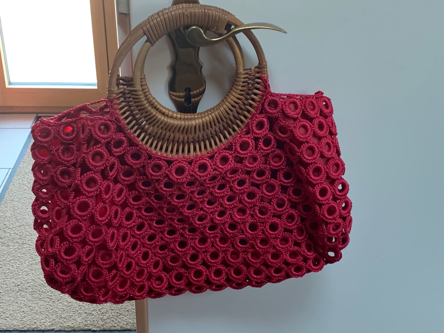 Borse da donna: Hübsche Tasche rot mit Holzgriffen - ein Blickfang! – Usato da Nunningen venduto da silvermoon68 4