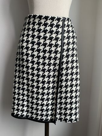 AKRIS: Neuer eleganter, schwarz/weisser karierter Jupe, 36