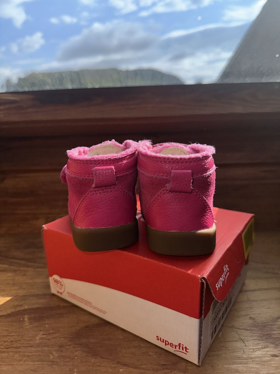 Ugg Scarpe per ragazze: Ugg Babyschuhe Leder pink Grösse 19 – Usato da Grindel venduto da Viktoriia09 2