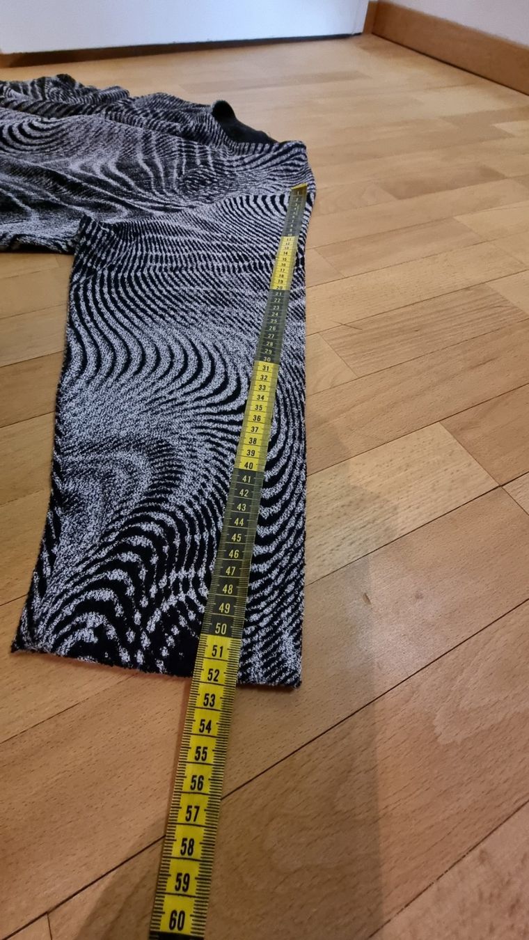 Blusen: Schicker Damenpullover Gr. 48/50 schwarz/weiss Muster – Gebraucht aus Wald ZH von CapLux 6