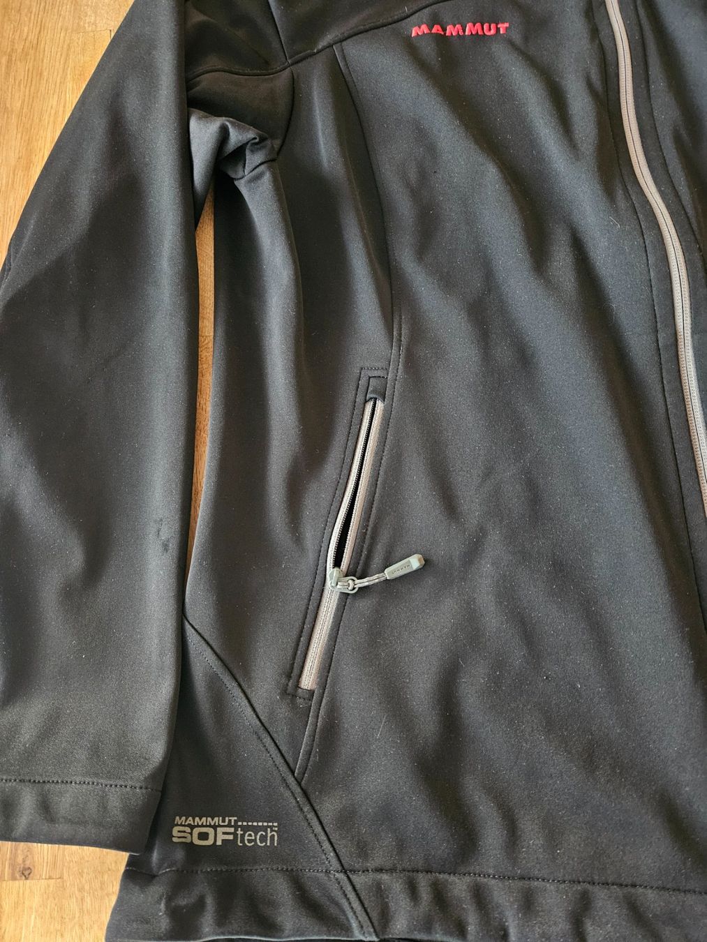 Mammut Jacken: Mammut, Soft Tech Jacke schwarz, leicht + flexibel, Top-Occ. – Gebraucht aus Einsiedeln von Salusa 2