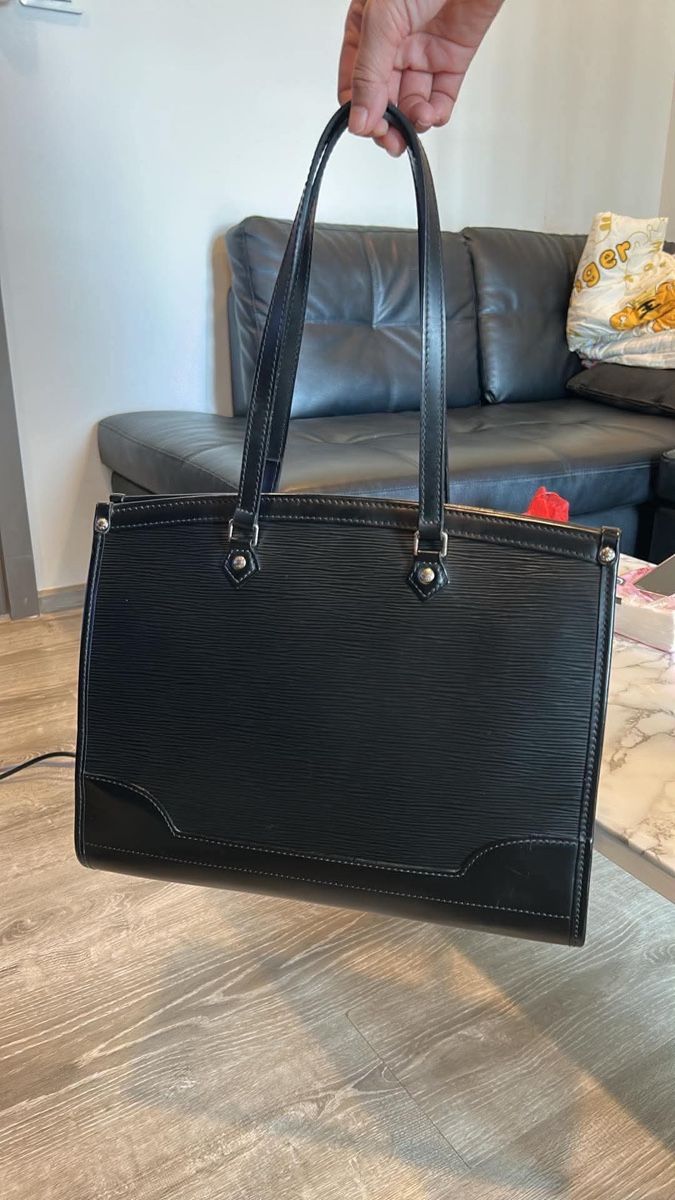 Louis Vuitton Borse da donna: LOUIS VUITTON Epi Madeleine Black – Usato da Widnau venduto da Pukpan_99