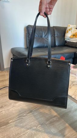LOUIS VUITTON Epi Madeleine Black
