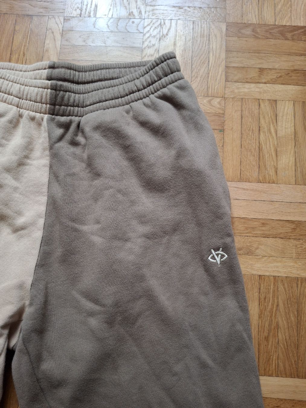 Lotti di vestiti: Ensemble jogging Visionnaire bicolore beige marron taille M – Nuovo (secondo la descrizione) da La Tour-de-Peilz venduto da AliciaaG 5