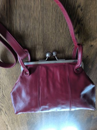 Stickandstones Leder Klipptasche dunkelrot