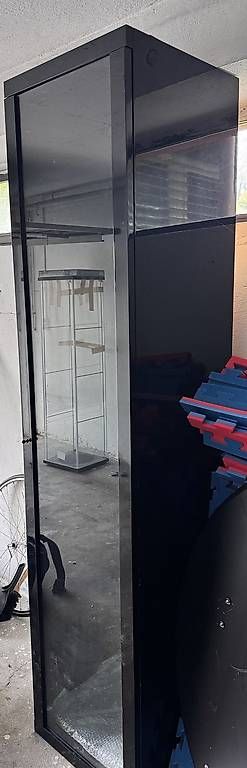 Vitrinen: Vintage Glasvitrine – Gebraucht aus Kloten von toni_depa