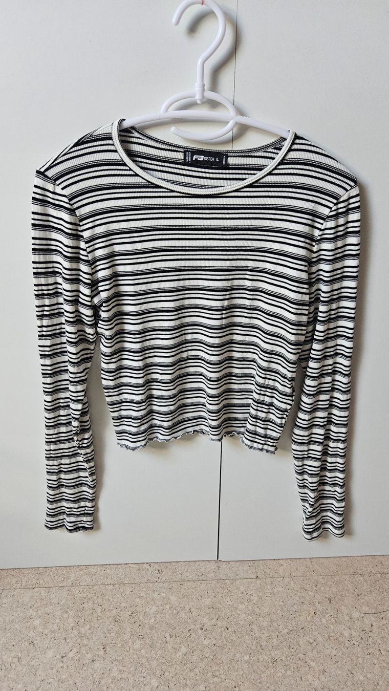 Pulls & Sweat-shirts: Pullover – D'occasion à Münchenbuchsee par Yothu
