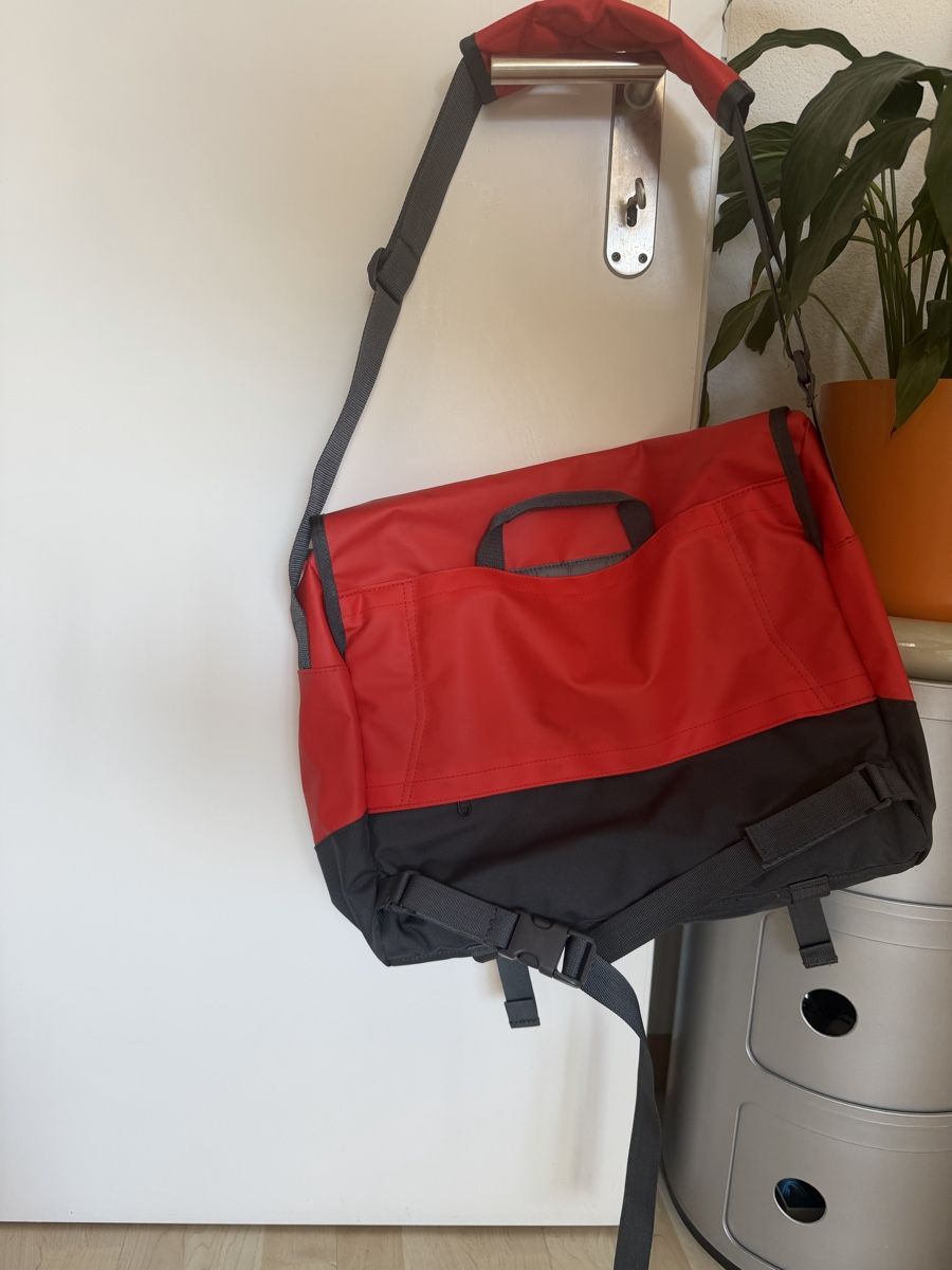 North Face Sacs à dos: The North Face Base Camp Messenger Bag – D'occasion à Zürich par Lorena.rgg 1
