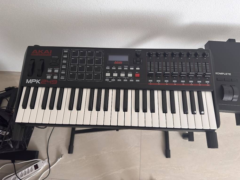 Strumenti musicali: Neuwertiges Akai MPK249 Keyboard – Usato da Lupsingen venduto da rnbmusic