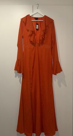 Robe longue PrettyLittleThing orange avec fente neuve