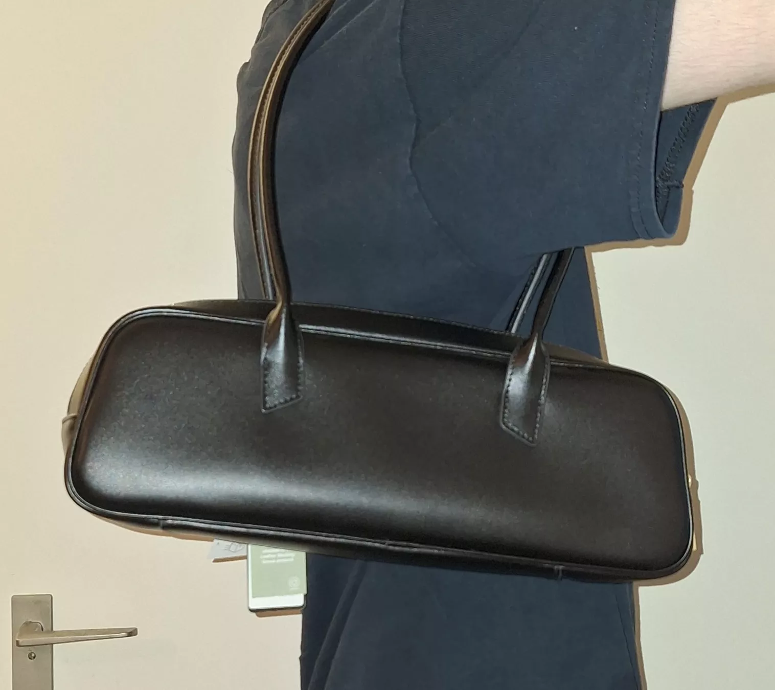 Taschen für Damen: Echtleder Schultertasche – Neu und originalverpackt aus Wilen b. Wollerau von kat_35 5