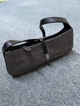 Schultertasche Fischgrätmuster schwarz weiss gebraucht