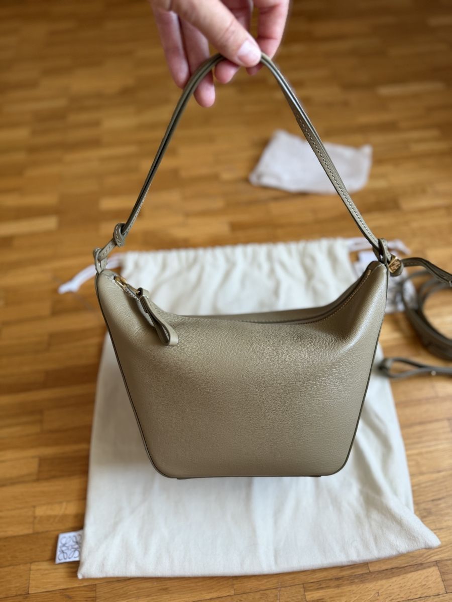 Loewe Sacs femmes: Loewe Mini Hammock hobo bag – Neuf (Voir description) à Nyon par dasha107