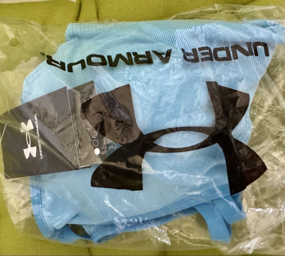 Under Armour Top: UNDER ARMOUR Sport-BH – Nuovo e nell'imballaggio originale da Zollikofen venduto da AureusManus 3