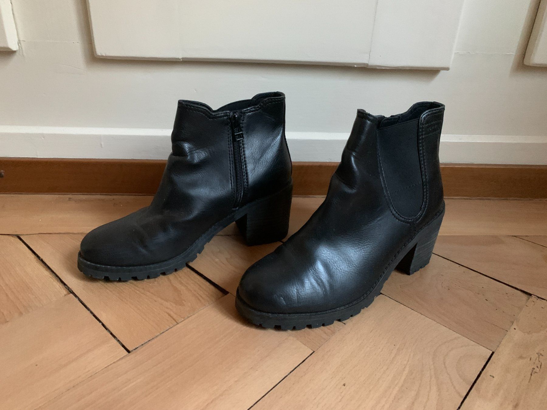 Esprit Chaussures femmes: ESPRIT - Leder Stiefelette schwarz 39 – D'occasion à Zürich par Diazaio