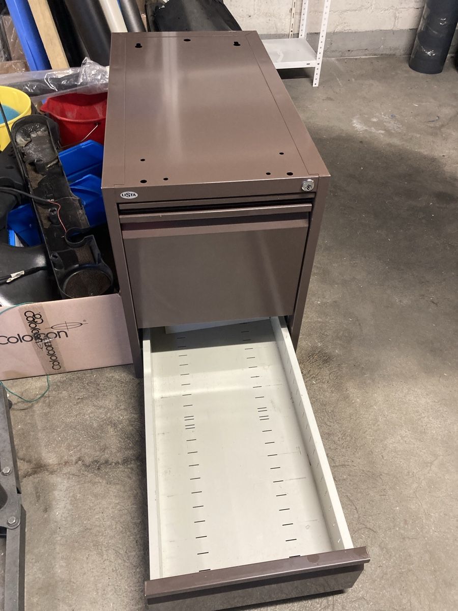 Lista Armoires: Lista Aktenschrank / Korpus – D'occasion à Nidau par alpa83 2