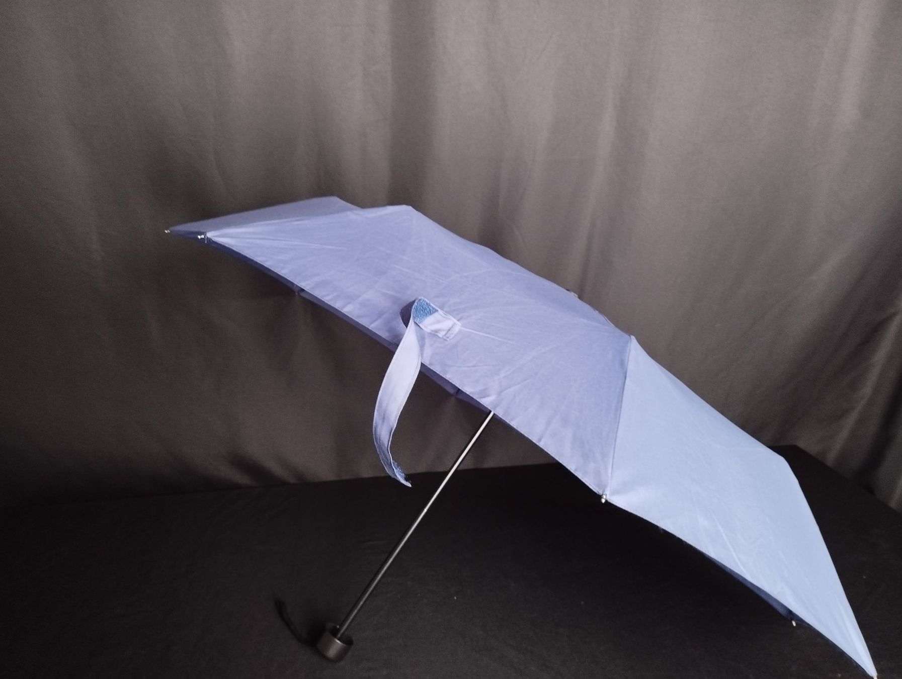Ombrelli: Regenschirm blau – Usato da Schübelbach venduto da Restwert_Schubelbach 6