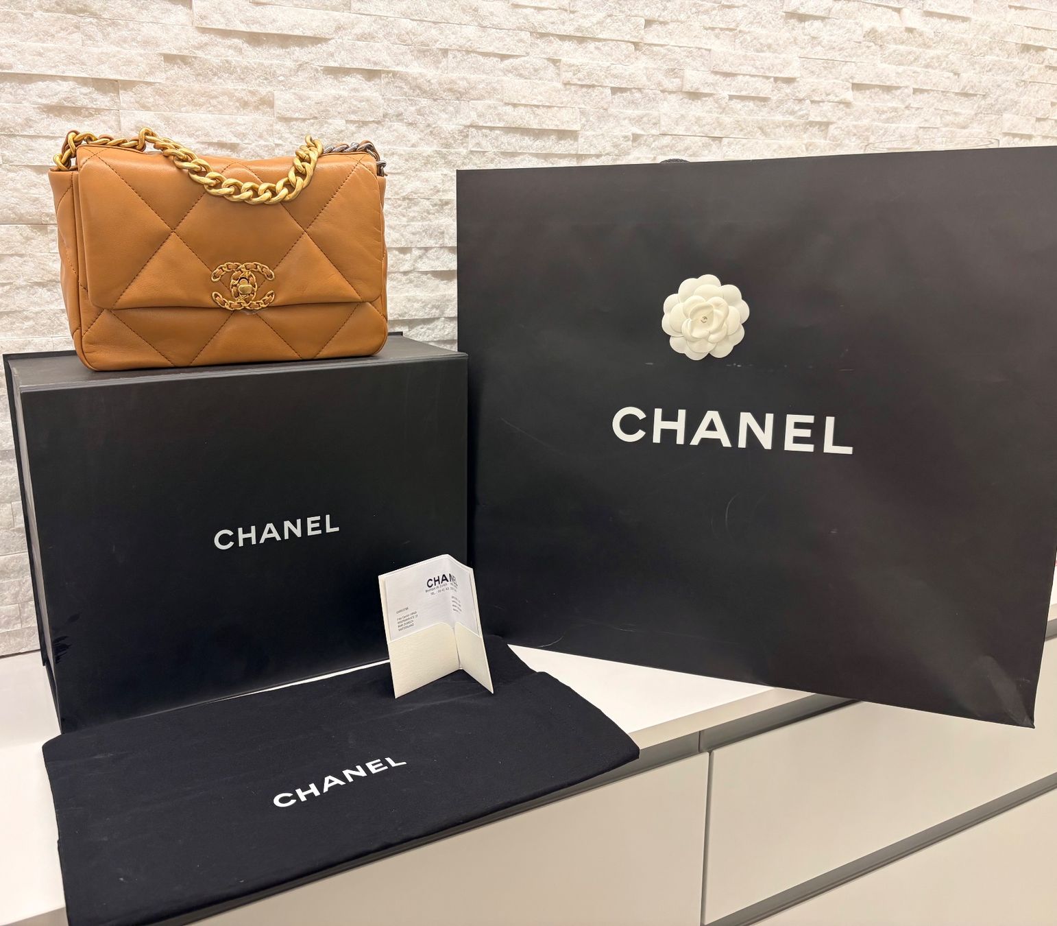 Chanel Borse da donna: Chanel 19 caramel Neu. Small – Nuovo (secondo la descrizione) da Zürich venduto da Loveluxery 2