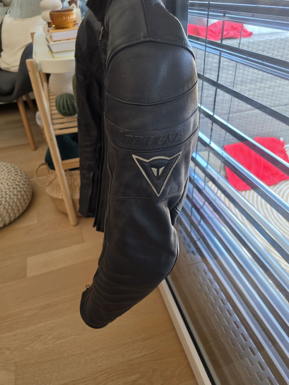 Dainese Giacche: Dainese Leather Motorcycle Jacket Size 50 Black – Usato da Schlieren venduto da JBalola 1