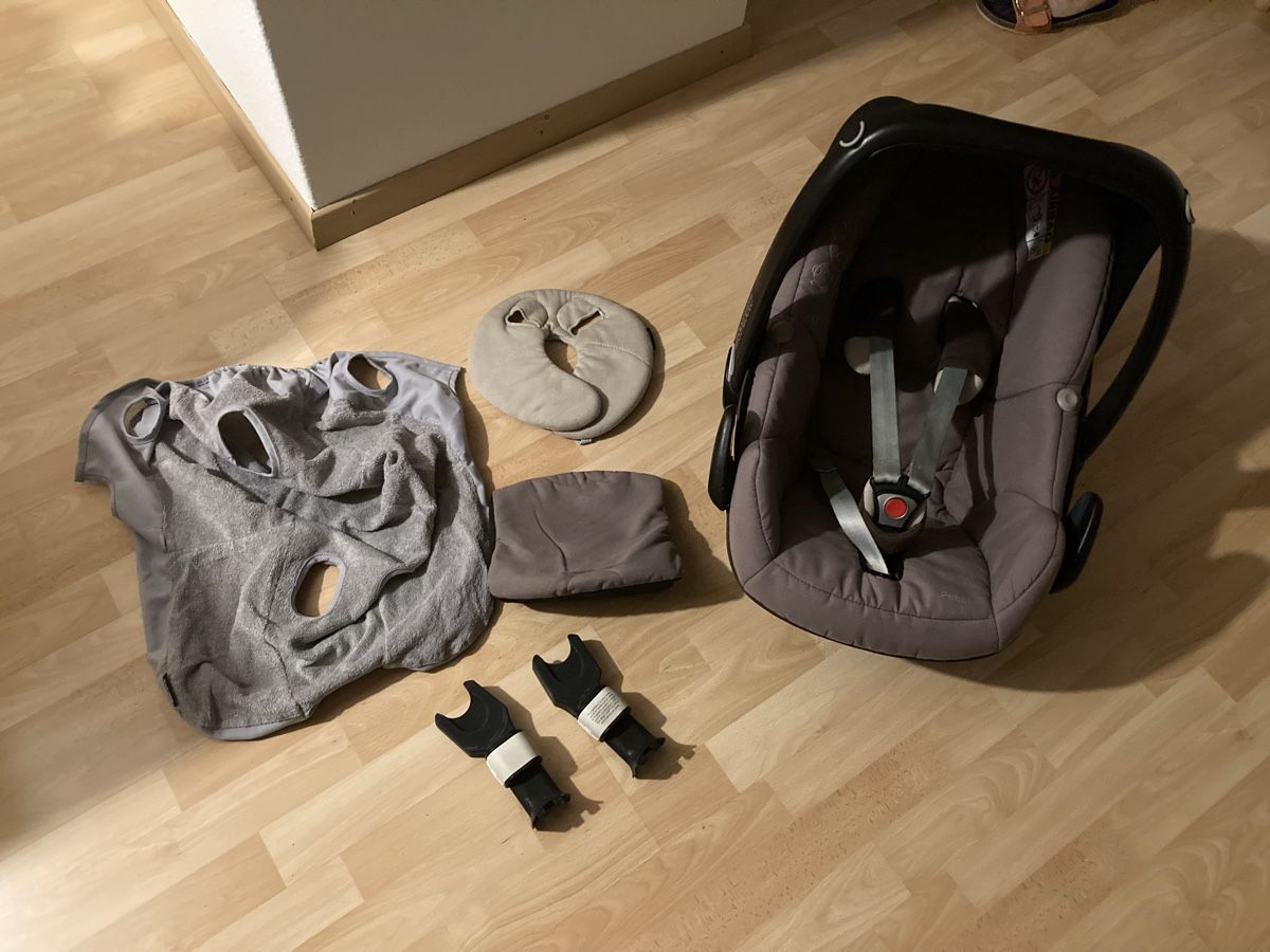 Maxi-Cosi Seggiolini per auto: Maxi Cosi Pebble mit Zubehör – Usato da Unterägeri venduto da hopevad 1