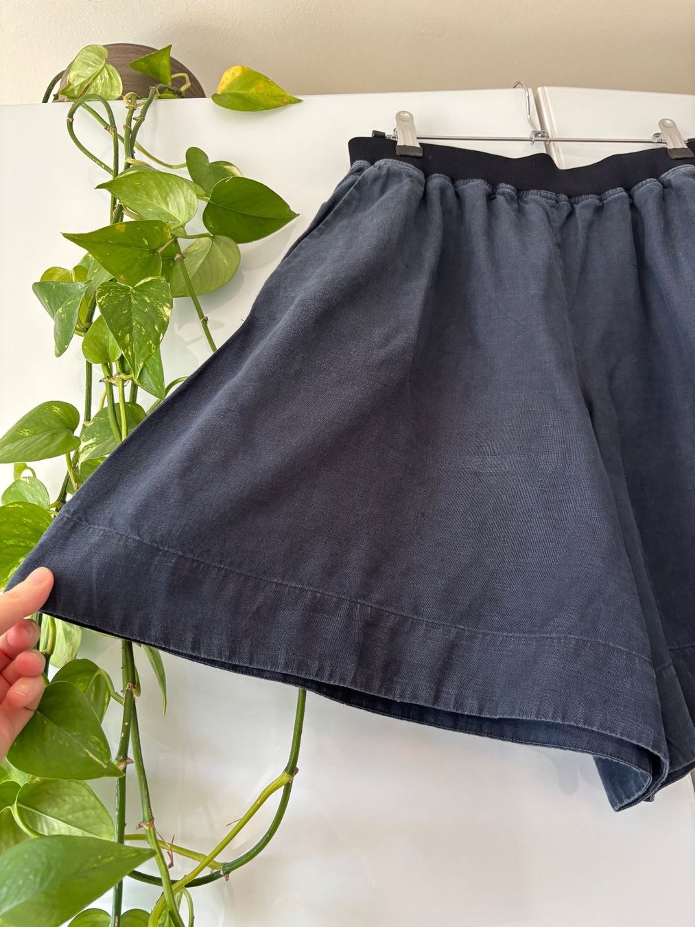 Cos Pantaloni: COS Shorts aus 100% Hanf Gr. 36 – Usato da Zürich venduto da missmodernage 1