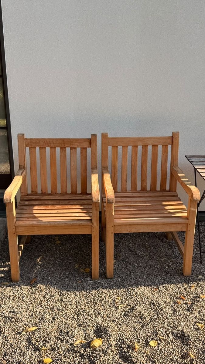 Chaises: 2 Gartenstühle Holz massiv – D'occasion à Wetzikon ZH par Ely.Artem 1