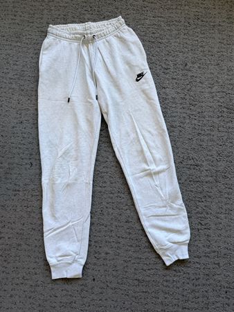 Pantalon Nike gris taille XS bon état