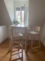 Sehr gut! Wooden kitchen table and 2 chairs
