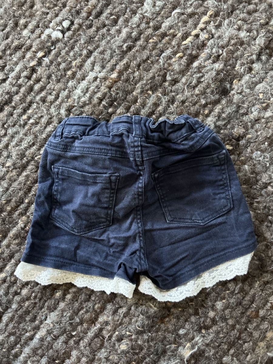 H&M Pantaloni: H&M Kinder Shorts Gr 110 – Usato da Winterthur venduto da LeonoraCor 1