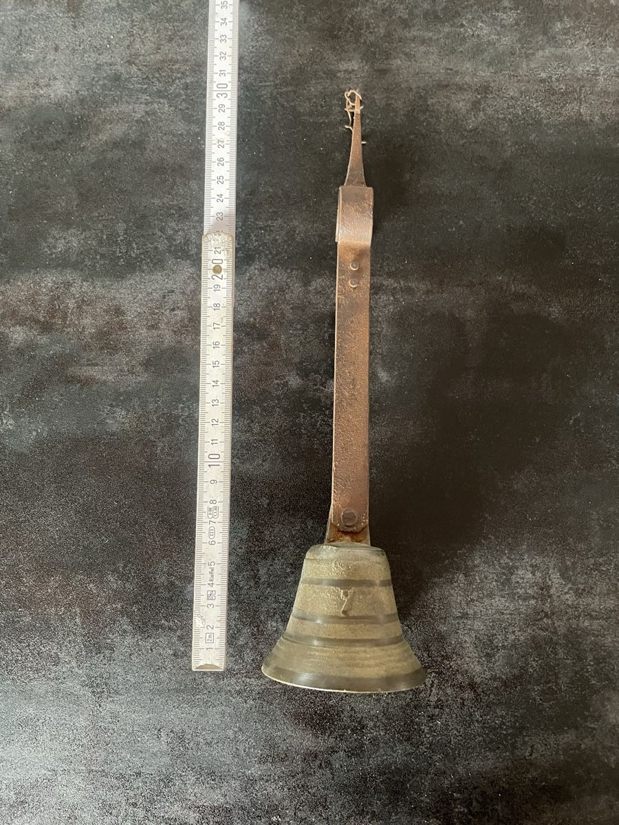 Campanacci mucche: Ancienne Cloche Murale Sonnette de Ferme – Usato da Vallamand venduto da Bricbracbroc82 5