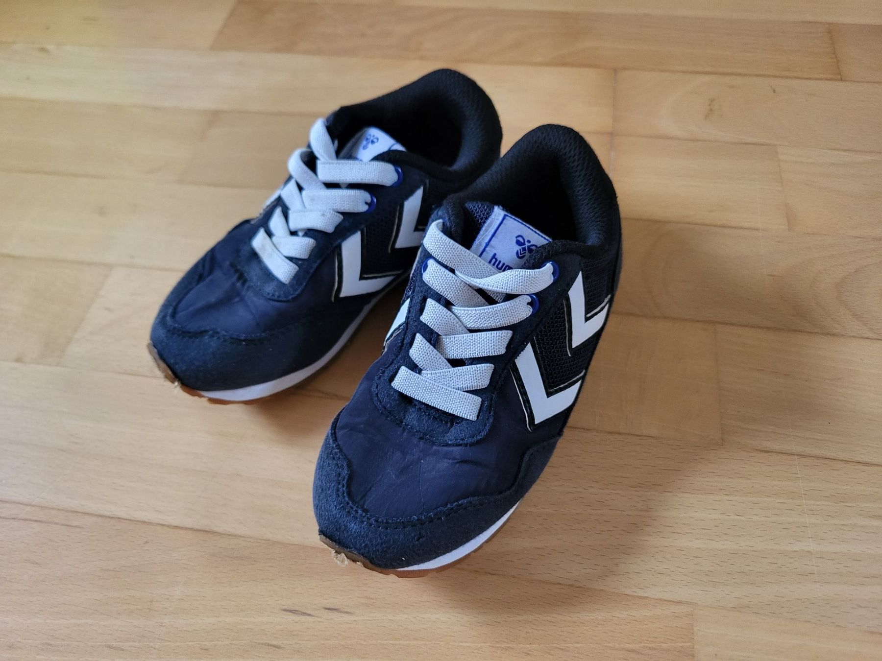 Hummel Scarpe per ragazzi: Chaussures enfant 26 – Usato da Gampelen venduto da cli_2thg