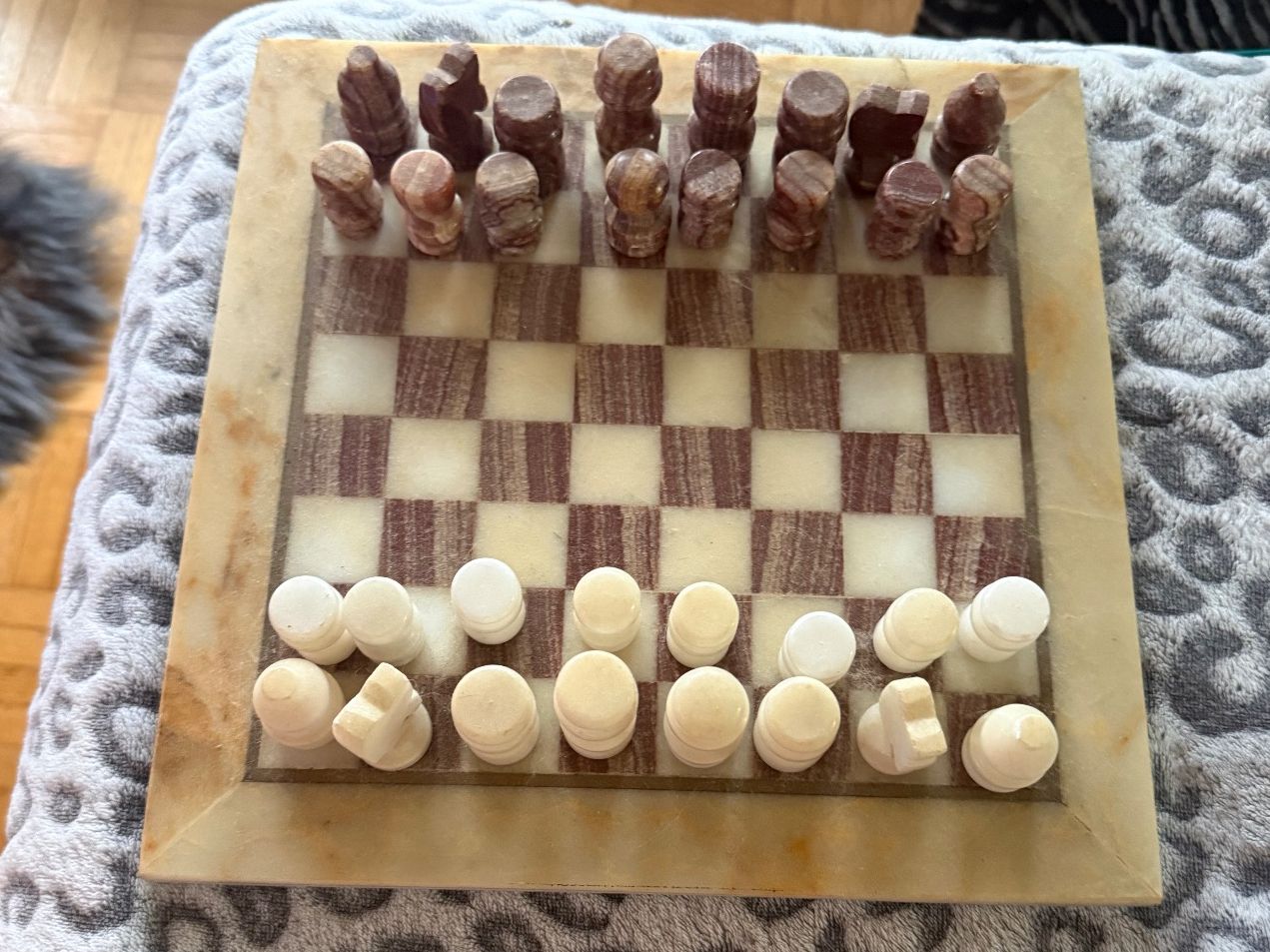 Jeux: Schachspiel aus echtem Onyx-Naturstein 25,5 cm – Neuf (Voir description) à Oberengstringen par VanyZH