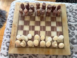 Schachspiel aus echtem Marmor