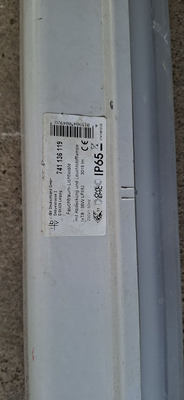 Lampadari & plafoniere: 2 lamen 1 led 1 neonröhren lampe – Usato da Ricken SG venduto da Oesti.ha 2