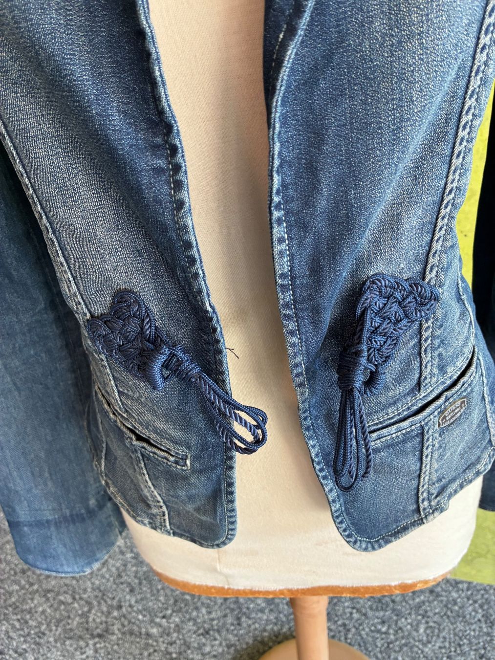 Guess Jacken: Jeansjacke Guess – Gebraucht aus Bibern SO von goldenblue 3