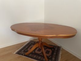 Antiker Tisch mit Tatzen aus Messing 