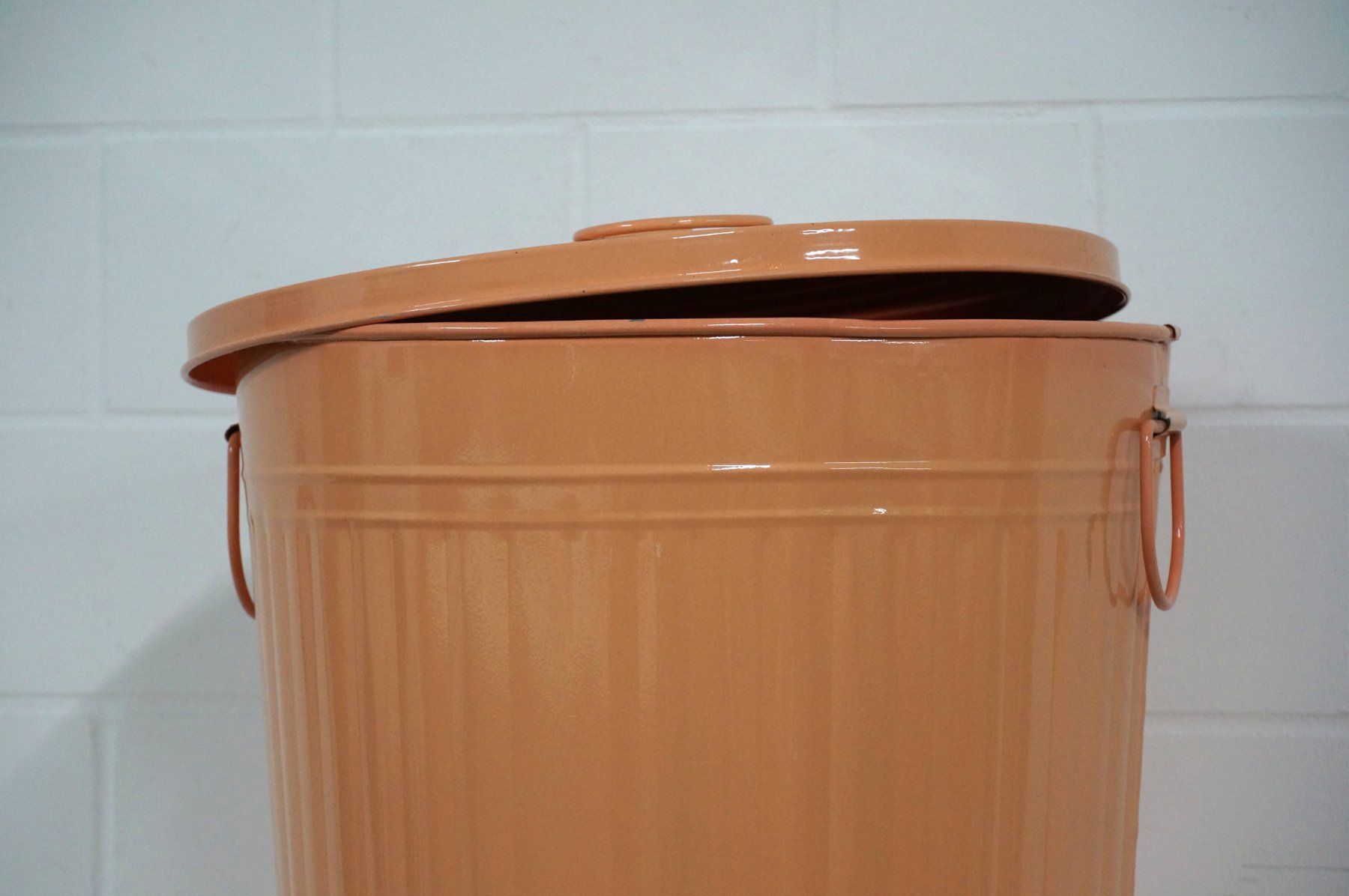 Abfalleimer: TJ MAXX Pink-orange-farbene Mülleimer 19" – Gebraucht aus Rüti ZH von Restwert_Rueti_ZH 1